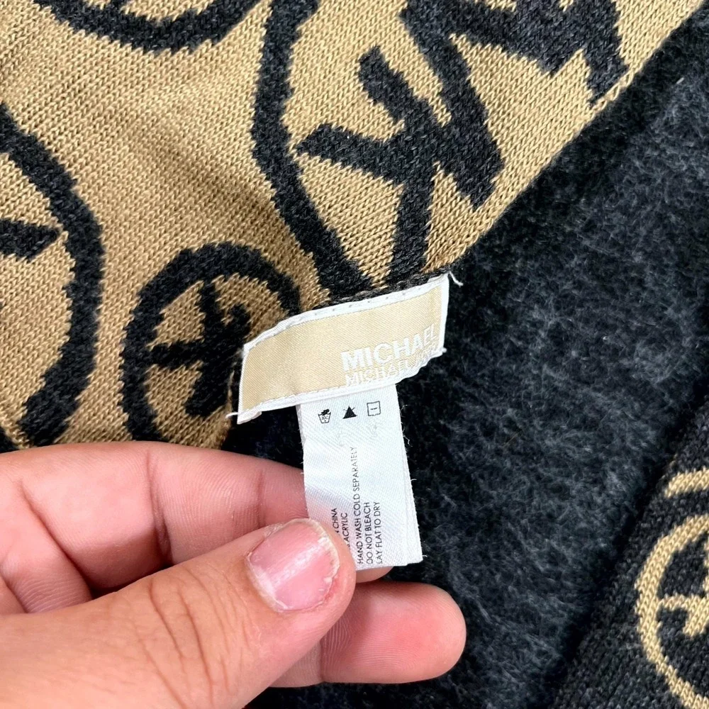 Michael Kors Square Sweater Scarf Unisex One Size‎ Beige Allover Print Acrylic
